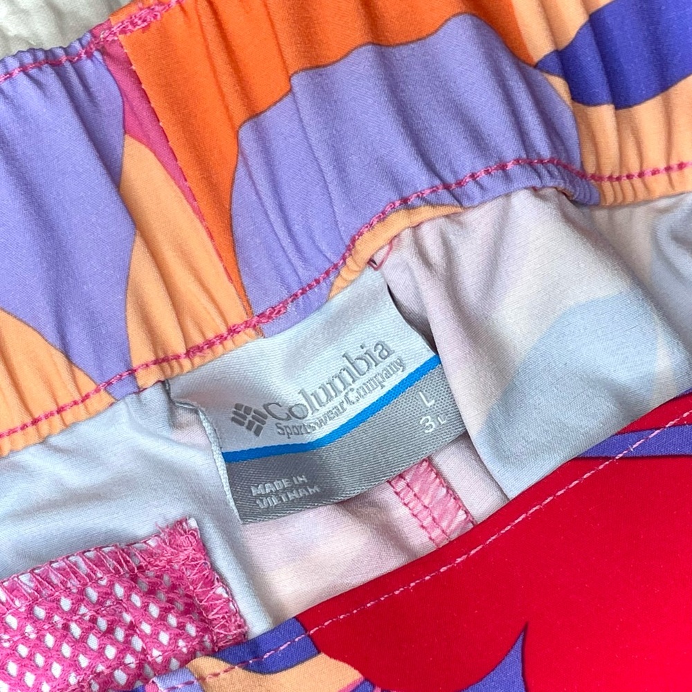 Columbia Pleasant Creek Colorful Floral Women's Athletic Shorts like new, Large - Picture 8 of 9